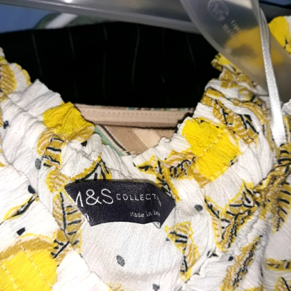 Name brand clothes sizes very 8 to 10.